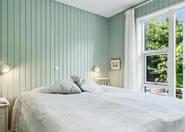 Semesterbostad New Vacation By The