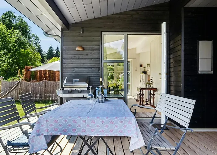 Semesterbostad New Vacation By The