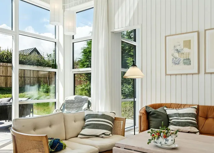 Semesterbostad New Vacation By The